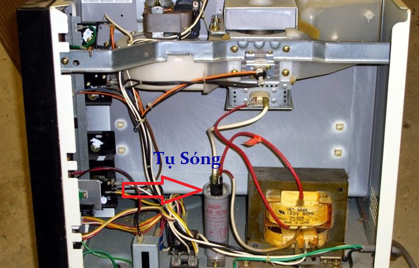 Nguyên nhân lò vi sóng không nóng, cách khắc phục 10 Lò vi sóng không nóng do hỏng tụ phát sóng