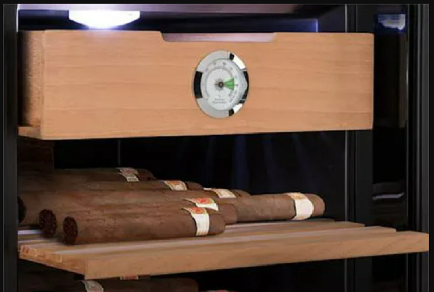 tủ xì gà có đồng hồ đo độ ẩm