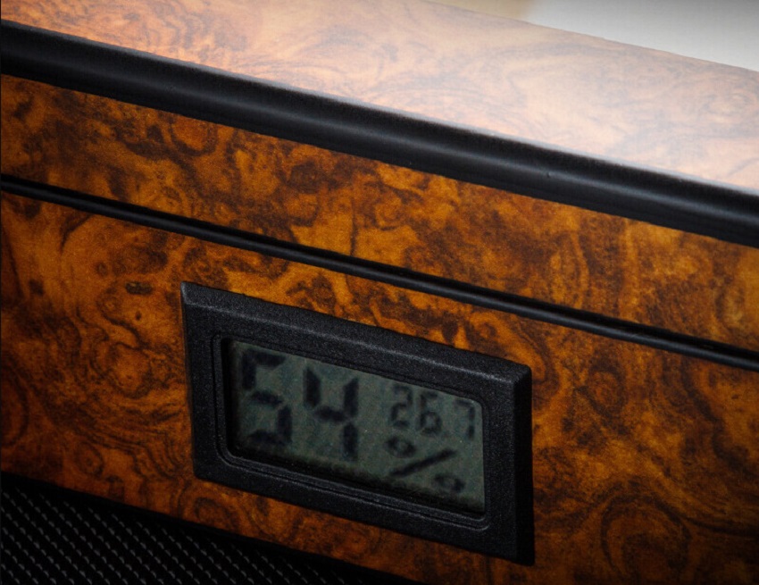 đồng hồ đo độ ẩm điện tử phía ngoài hộp