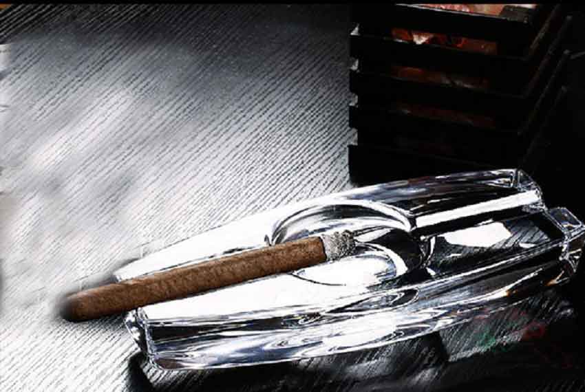 Cohiba SL100, mẫu gạt tàn xì gà thủy tinh 2 điếu hot nhất 2023 Gat-tan-pha-le-cohiba-sl100-2-dieu
