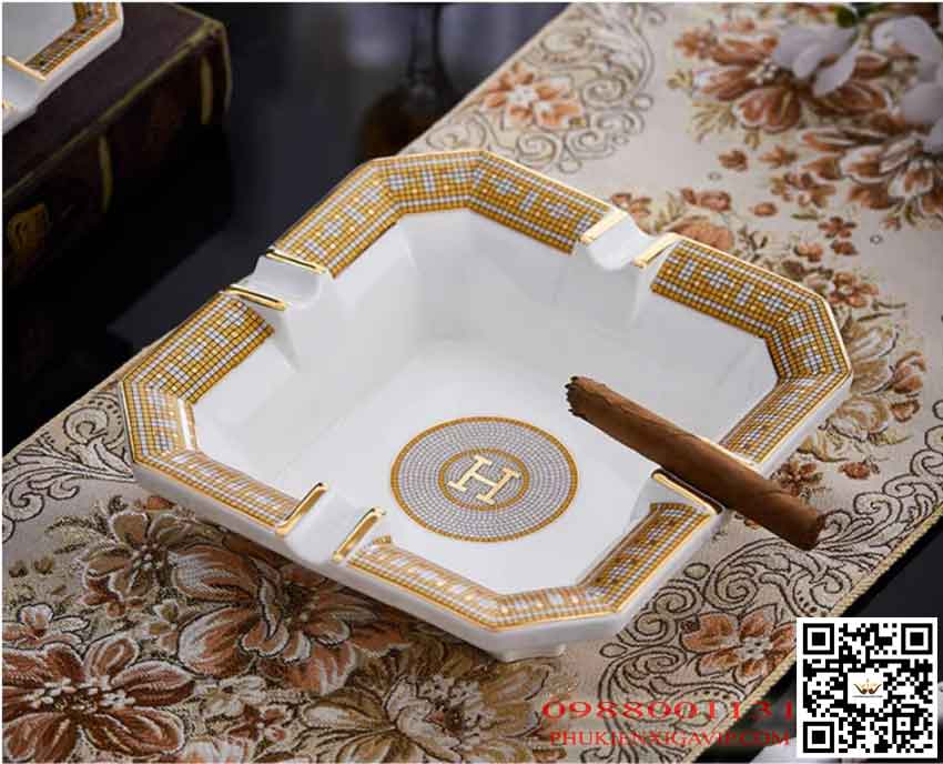 Tại sao cần dùng gạt tàn xì gà chuyên dụng? 6 gat tan xi ga 4 dieu Hermes H0003 - Tại sao cần dùng gạt tàn xì gà chuyên dụng?
